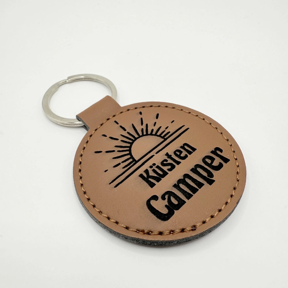 Runder Schlüsselanhänger mit Fach für Chip "Küstencamper"