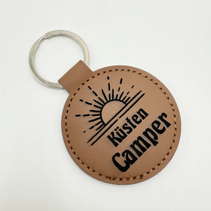 Runder Schlüsselanhänger mit Fach für Chip "Küstencamper"