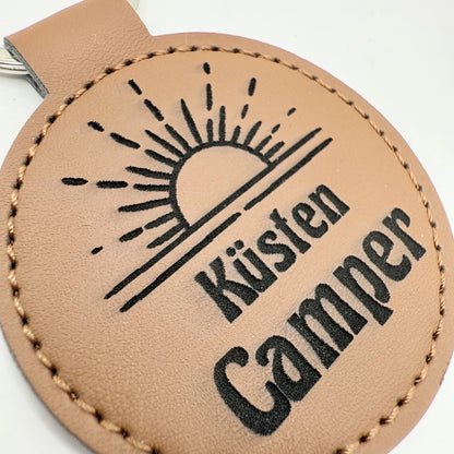 Runder Schlüsselanhänger mit Fach für Chip "Küstencamper"