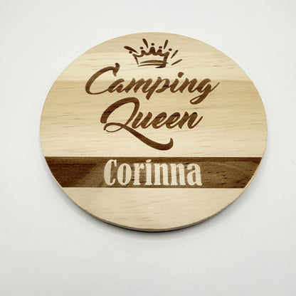 Personalisierter Holz-Untersetzer "Camping Queen"
