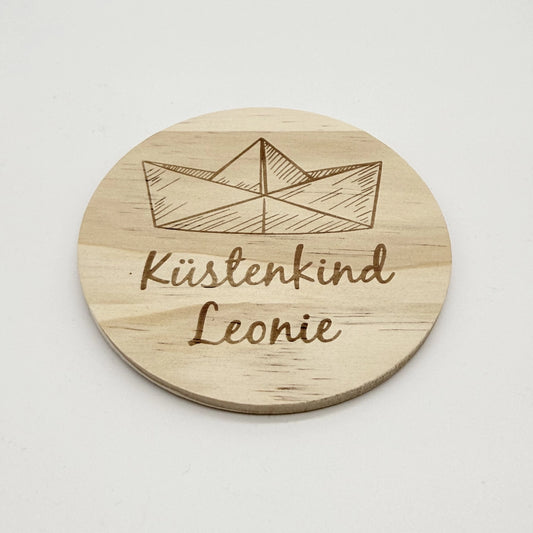 Personalisierter Holz-Untersetzer "Küstenkind"