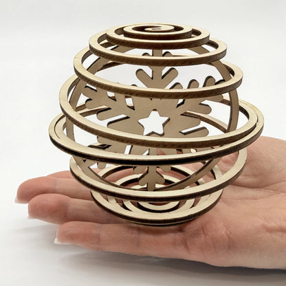 Spiral-Weihnachtskugel aus Holz