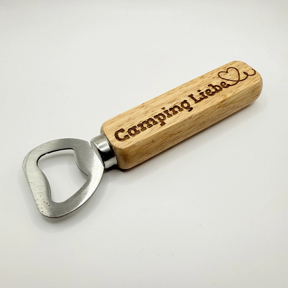 Flaschenöffner aus Holz und Metall, mit Schriftzug "Camping Liebe".